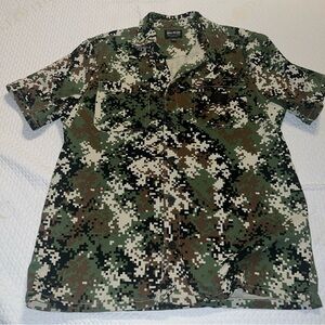Men's Digital Camo Short Sleeve Shirt